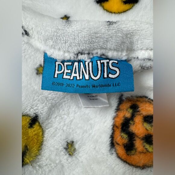 PEANUTS Snoopy Woodstock Halloween Plush Throw Blanket 50"x70” Doghouse Napping - Picture 2 of 2